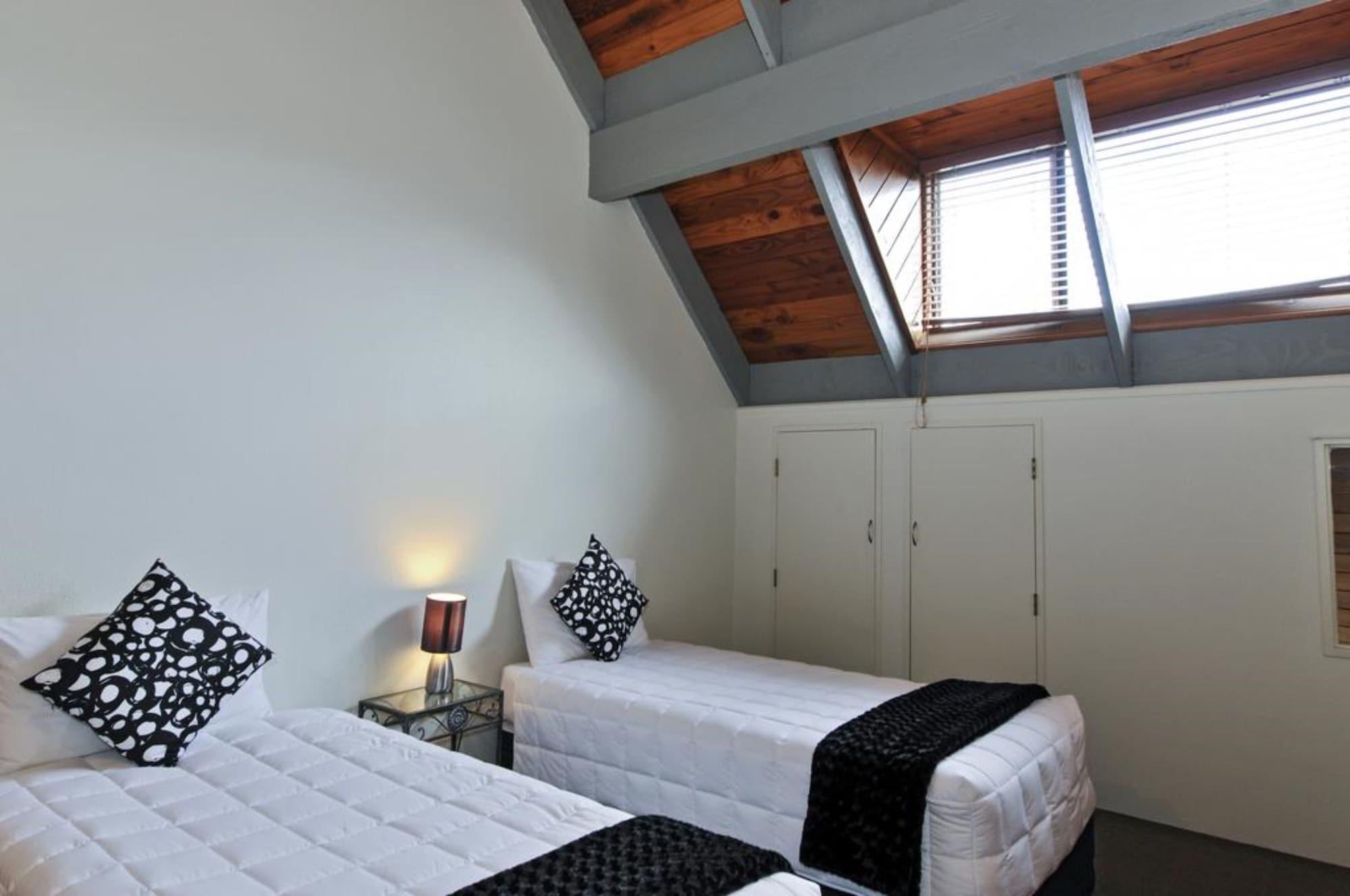 Wylie Court Motor 4*