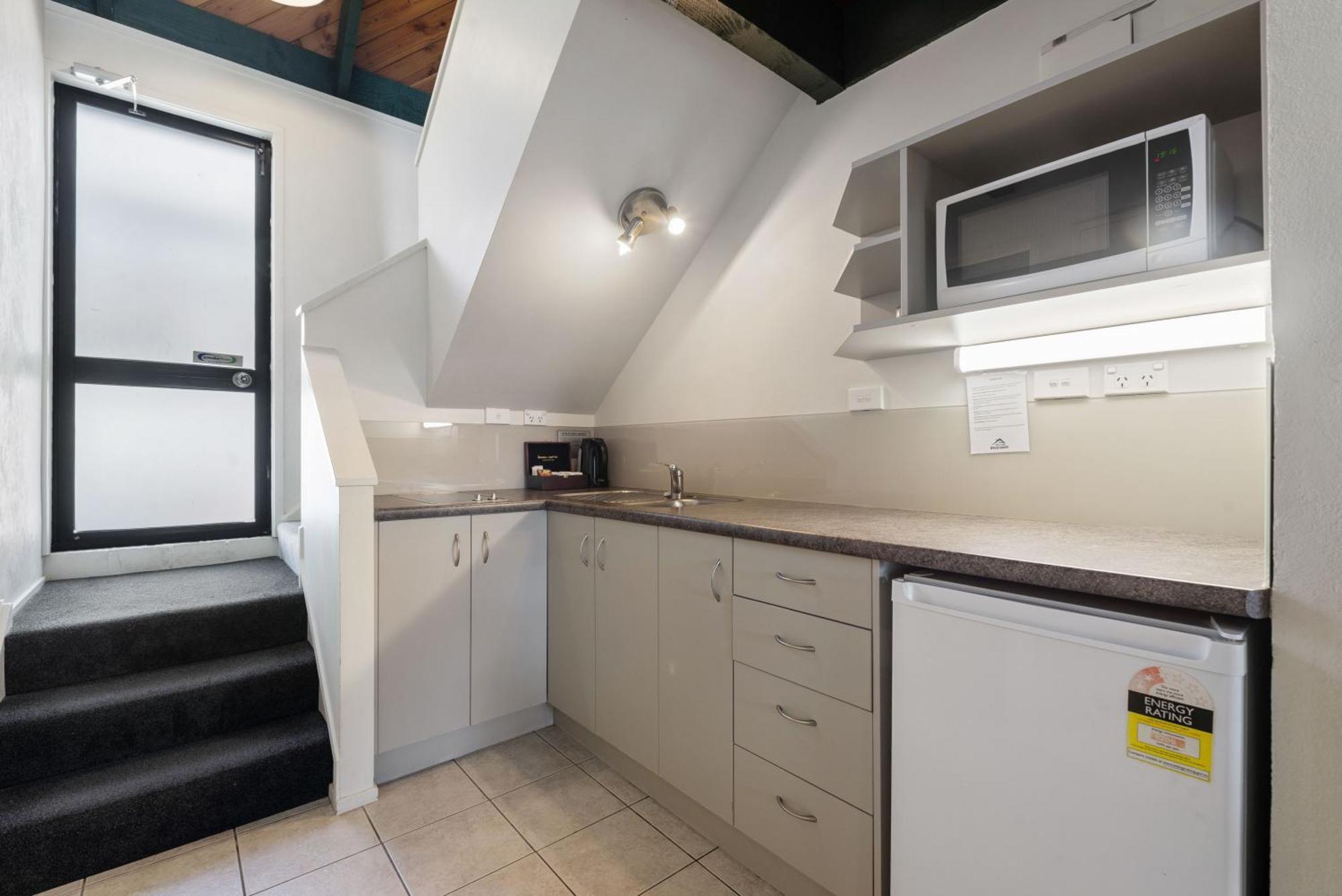 Wylie Court Motor 4*