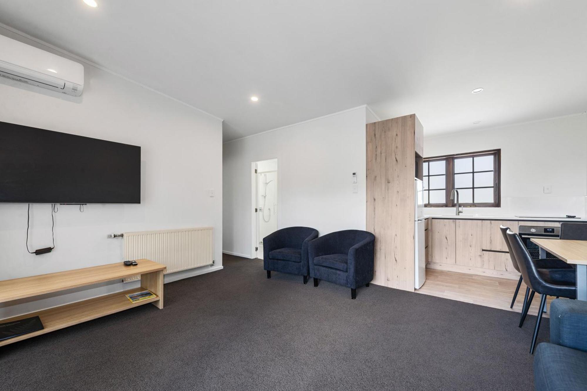 Wylie Court Motor 4*